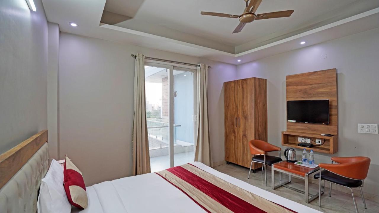 The Palm Suites - Medicity Gurgaon Eksteriør billede